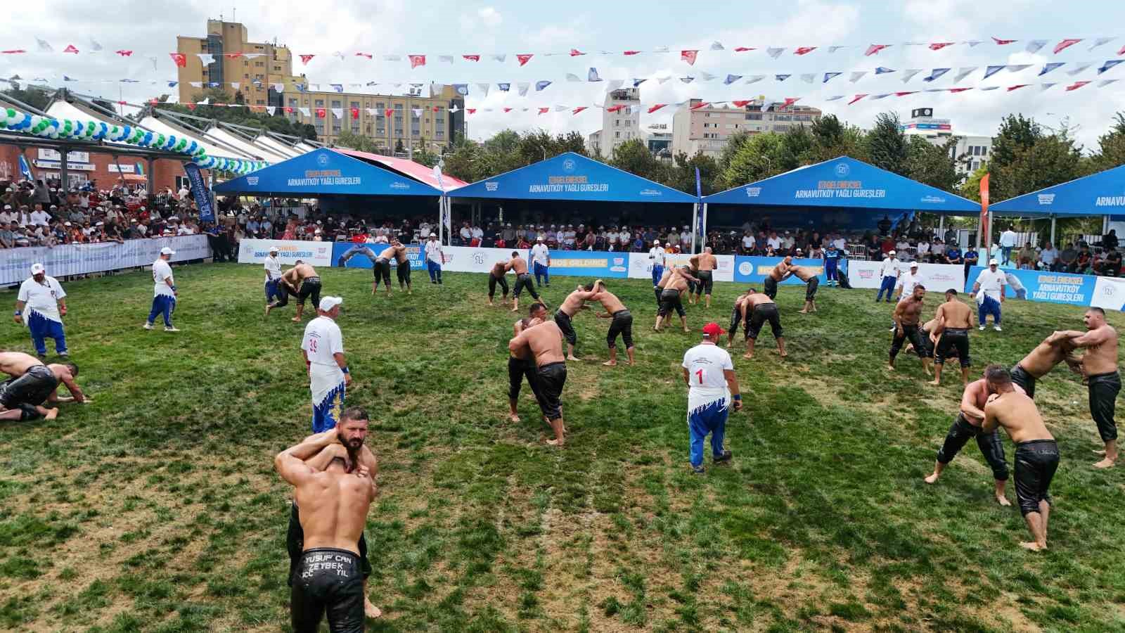 Ata sporunun kalbi Arnavutköy’de attı: İstanbul’un Kırkpınar’ı binlerce güreşseveri buluşturdu
