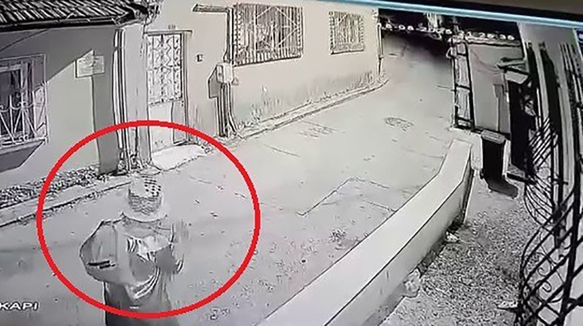 Bursa’da palyaço kıyafetli şahıs gözaltına alındı