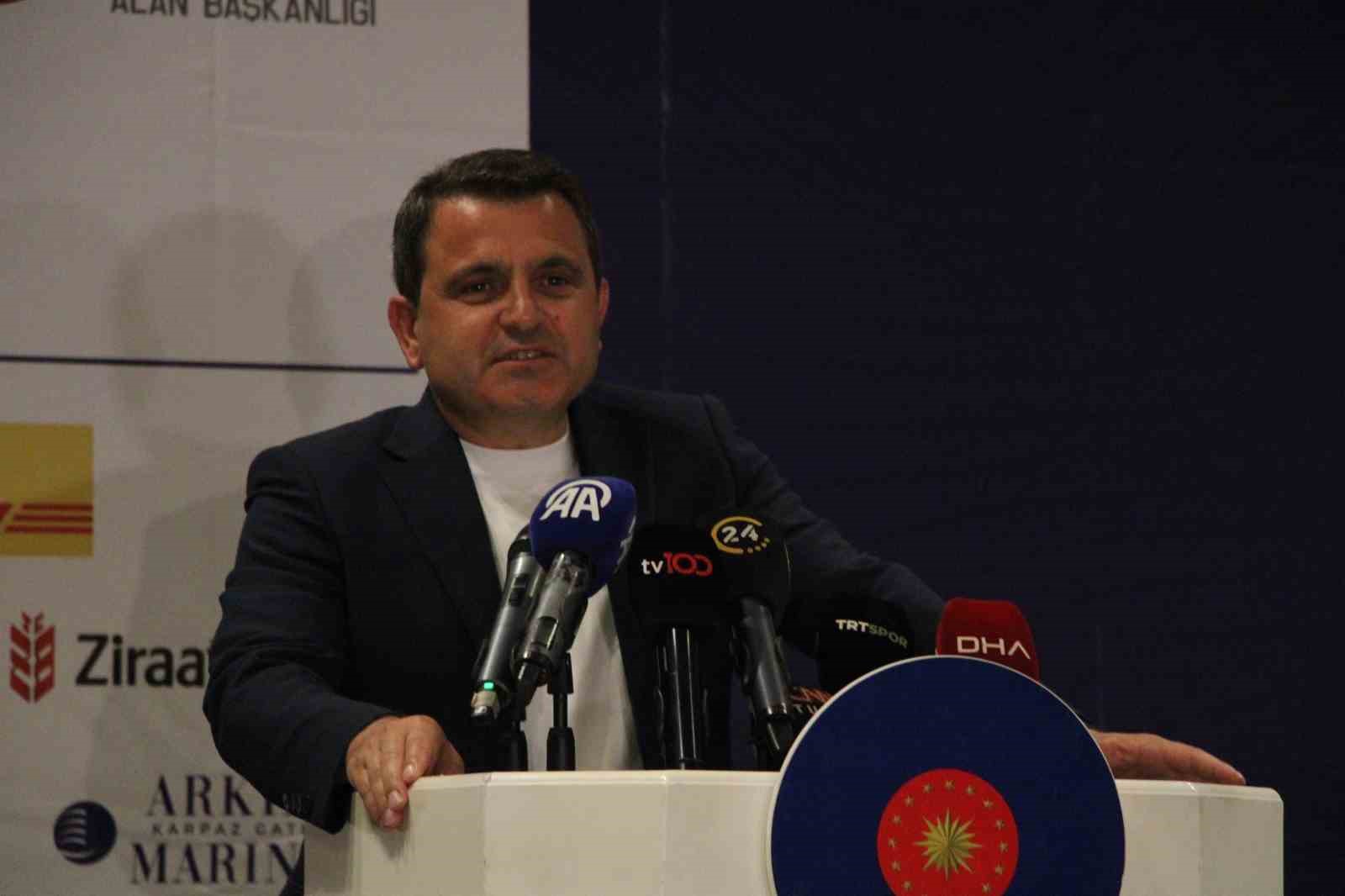 Cumhurbaşkanlığı 6. Uluslararası Yat Yarışları Çanakkale etabında kazananlar ödüllerini aldı