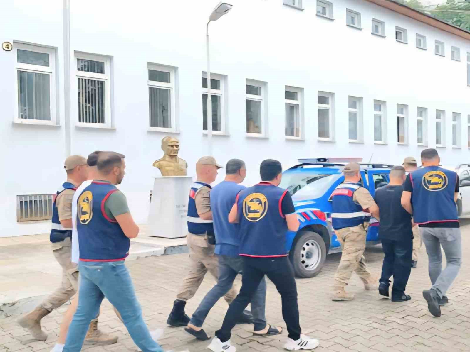 Yaşlı adamın evini kundaklayan 3 şüpheli tutuklandı