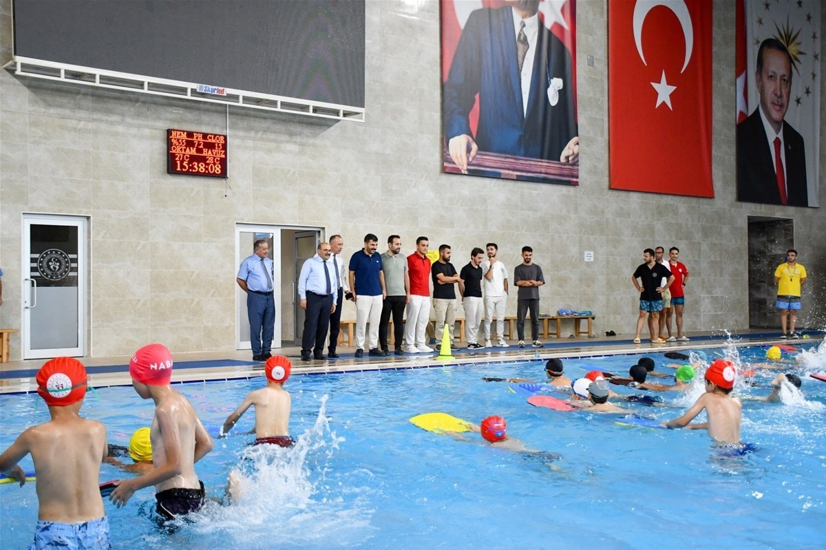 Vali İsmail Ustaoğlu’ndan; Genç sporculara moral ve destek