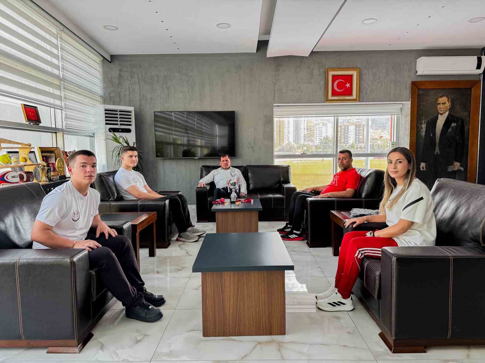 Şampiyon sporculardan Kabakcı’ya ziyaret