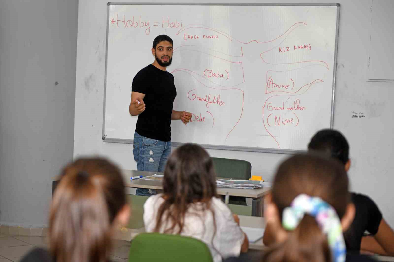 Yabancı üniversite öğrencilerinden Osmangazili çocuklara İngilizce eğitimi