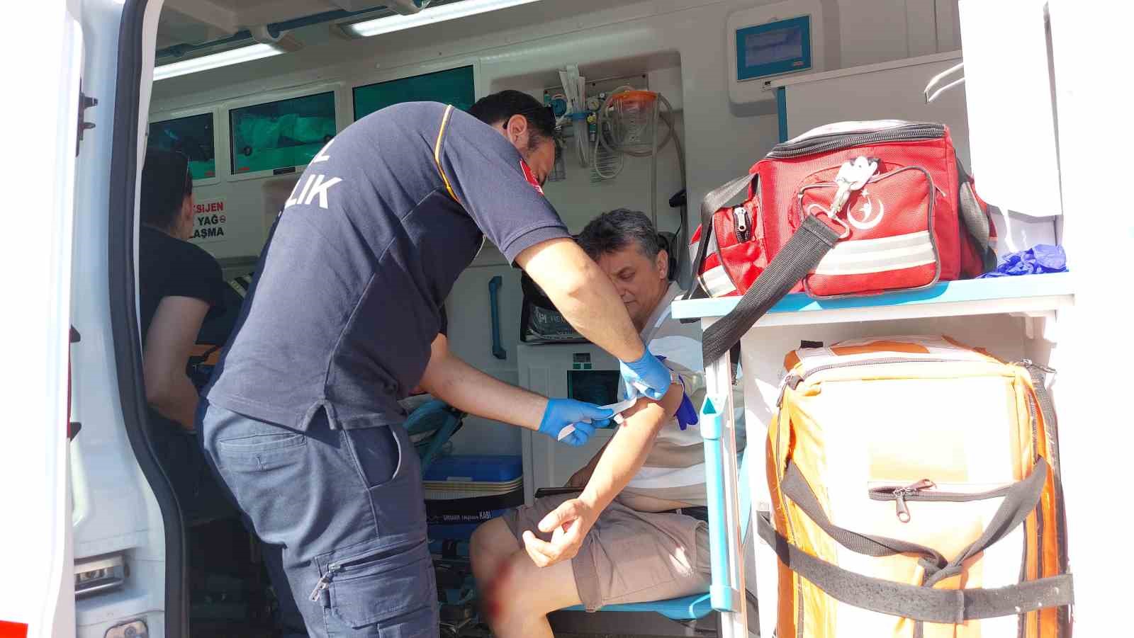 Samsun’da motosiklet hafif ticari araca çarptı: 2 yaralı