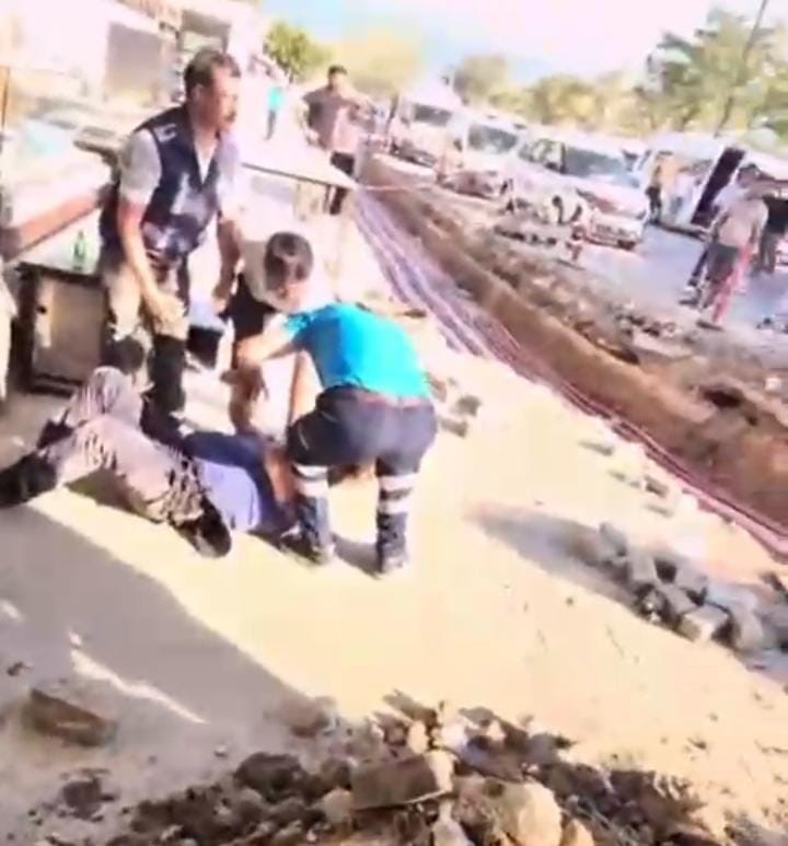 Bursa’da kafeterya yıkımında ortalık karıştı. Bir polis yaralı