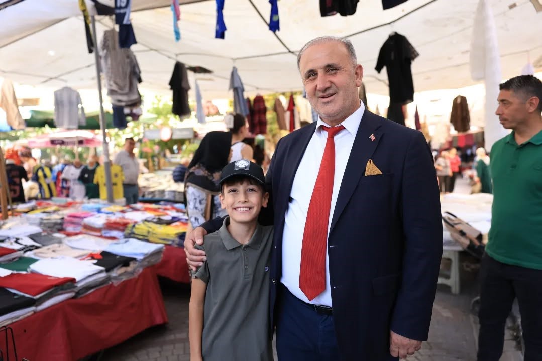 Başkan Kaya, Cuma Pazarında vatandaşlarla buluştu