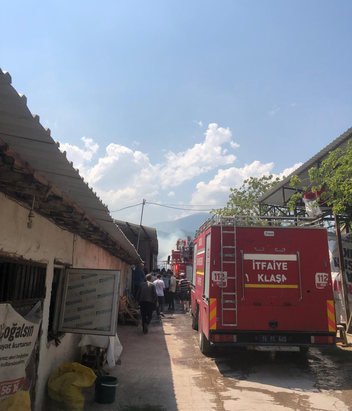 Bursa’da mobilya imalathanesinde yangın