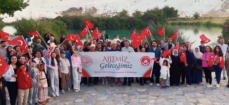 Şehit aileleri 30 Ağustos’u Pamukkale semalarında kutladı