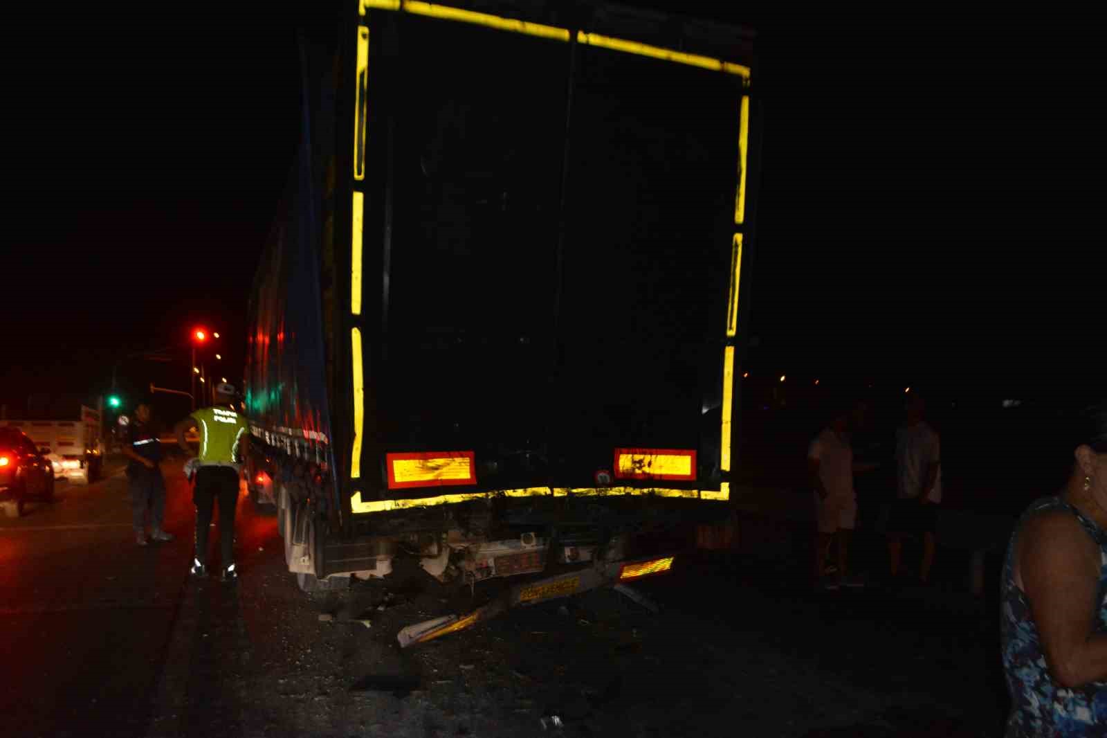 Ayvalık’ta kırmızı ışıkta zincirleme trafik kazası: 1 ölü, 3 yaralı