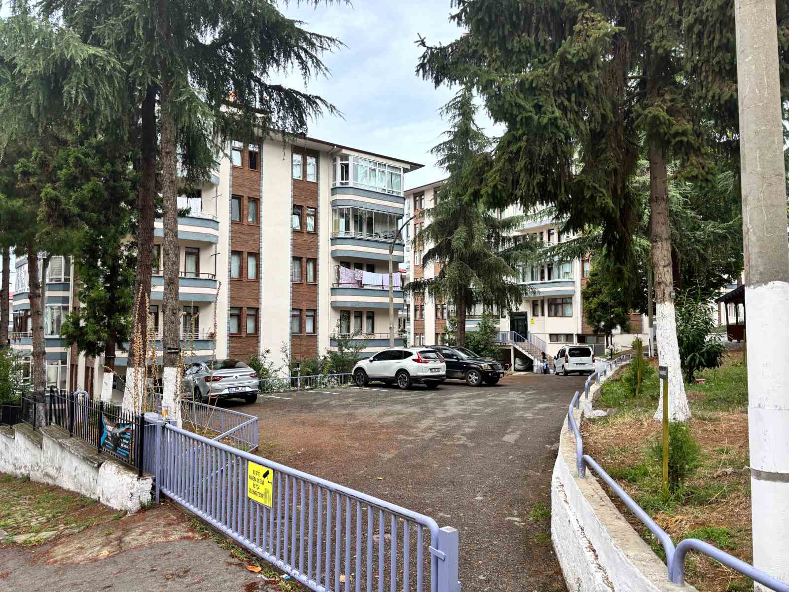 Hatıra ormanı değil site bahçesi