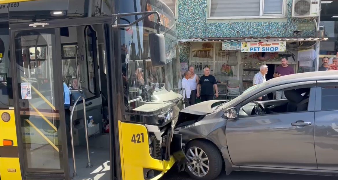 Otomobil, belediye otobüsüyle çarpıştı: 1’i çocuk 6 yaralı
