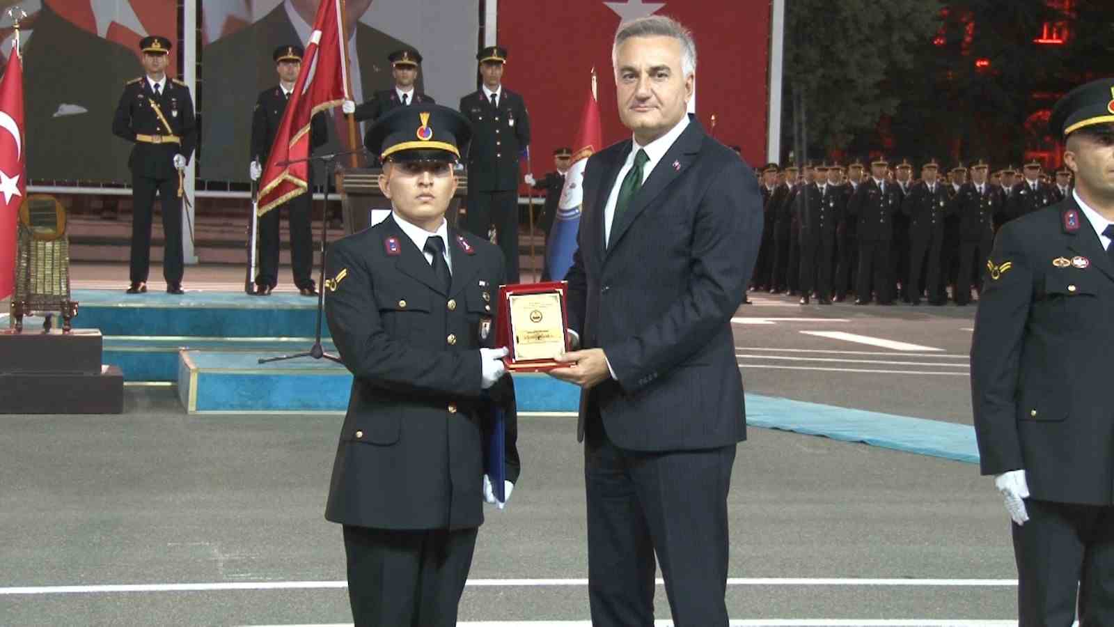 Bursa Işıklar Jandarma Astsubay Meslek Yüksekokulu’nda 781 astsubay mezun oldu
