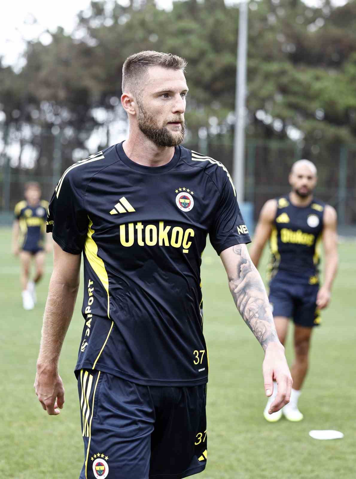 Fenerbahçe, Feyenoord maçı hazırlıklarına devam etti