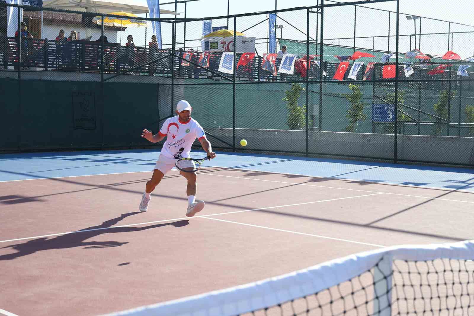 Kuşadası’nda Zafer Bayramı coşkusu tenis turnuvasıyla kutlanıyor