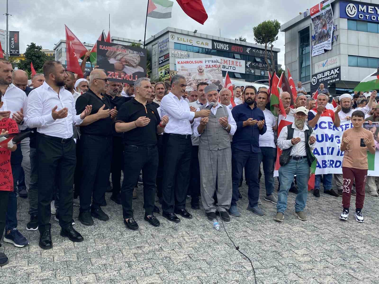 Galericiler esnafından Gazze protestosu: İsrail Başbakanı Netanyahu’nun maketi tekmelendi