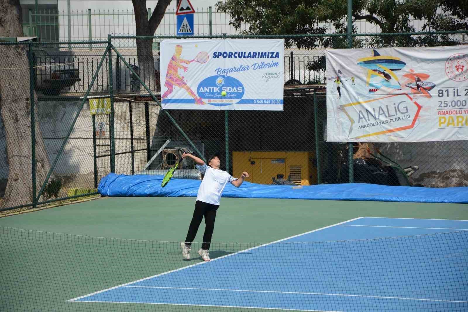 Demirci, ANALİG Tenis Turnuvasına ev sahipliği yapıyor