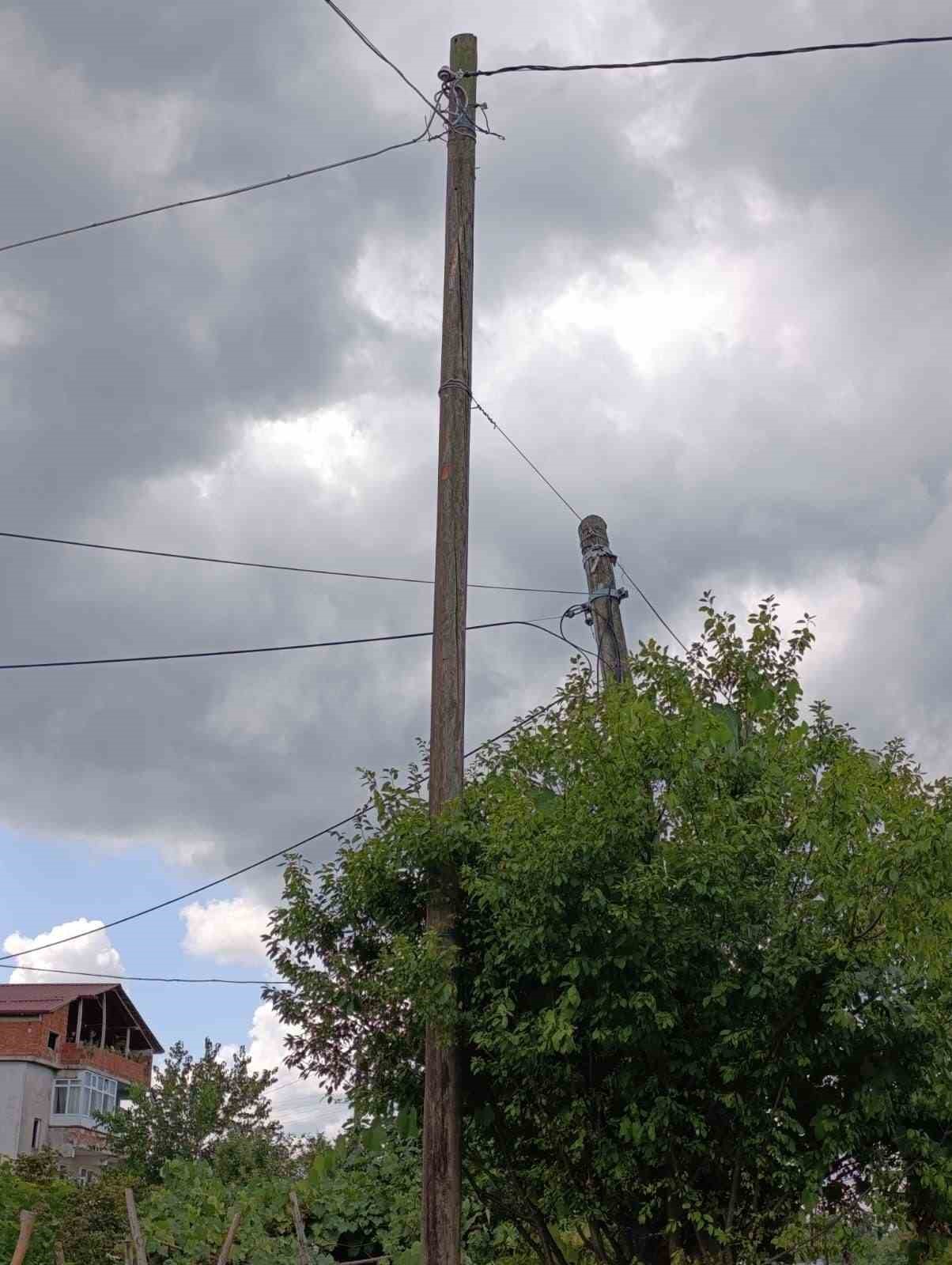 Eğik duran elektrik direği düzeltildi