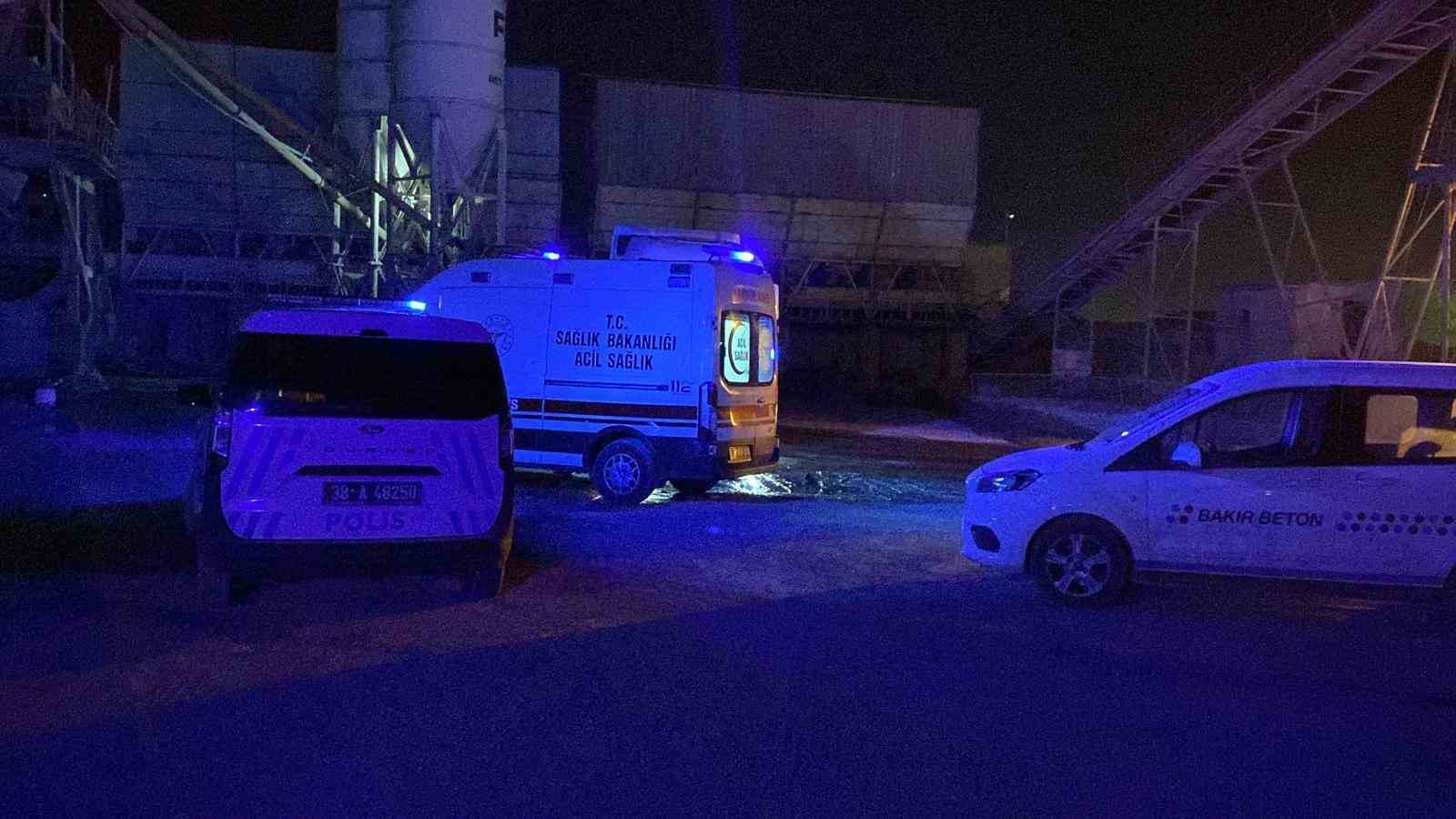 Ekmek kapısı, canını aldı... Çimento kamyonunun kapağının çarptığı şoför yaşamını yitirdi