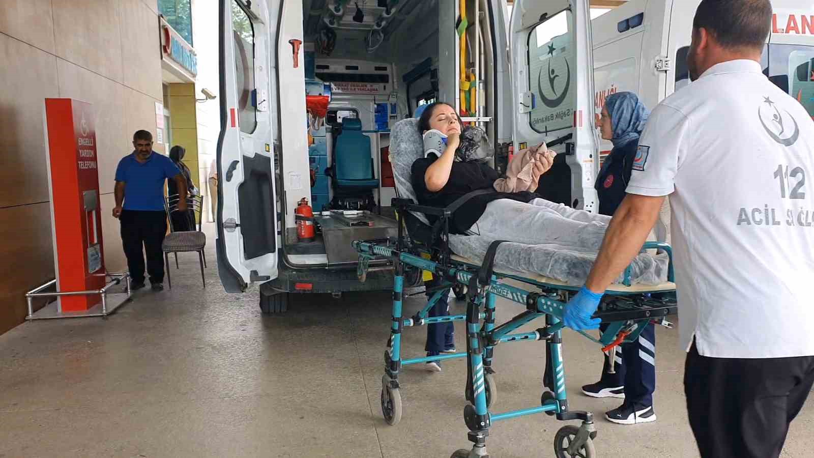 Kontrolden çıkan araç taklalar attı, 2 kişi yaralandı