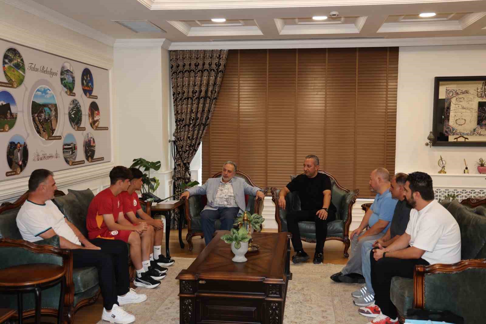 Galatasaray’a transfer olan Talaslı yıldızlardan Başkan Yalçın’a ziyaret
