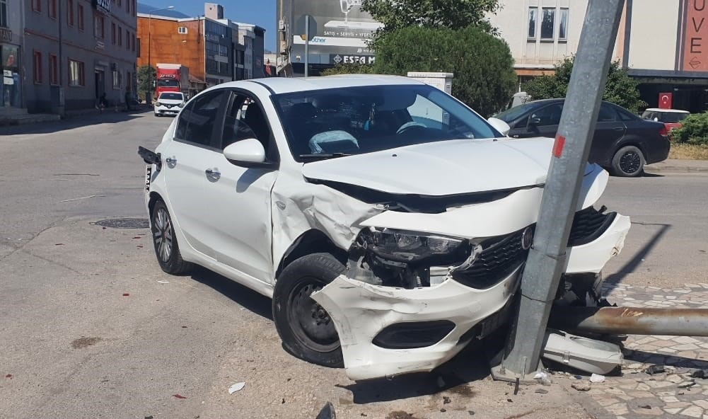 Bursa’da kaza anı kamerada: 1 yaralı