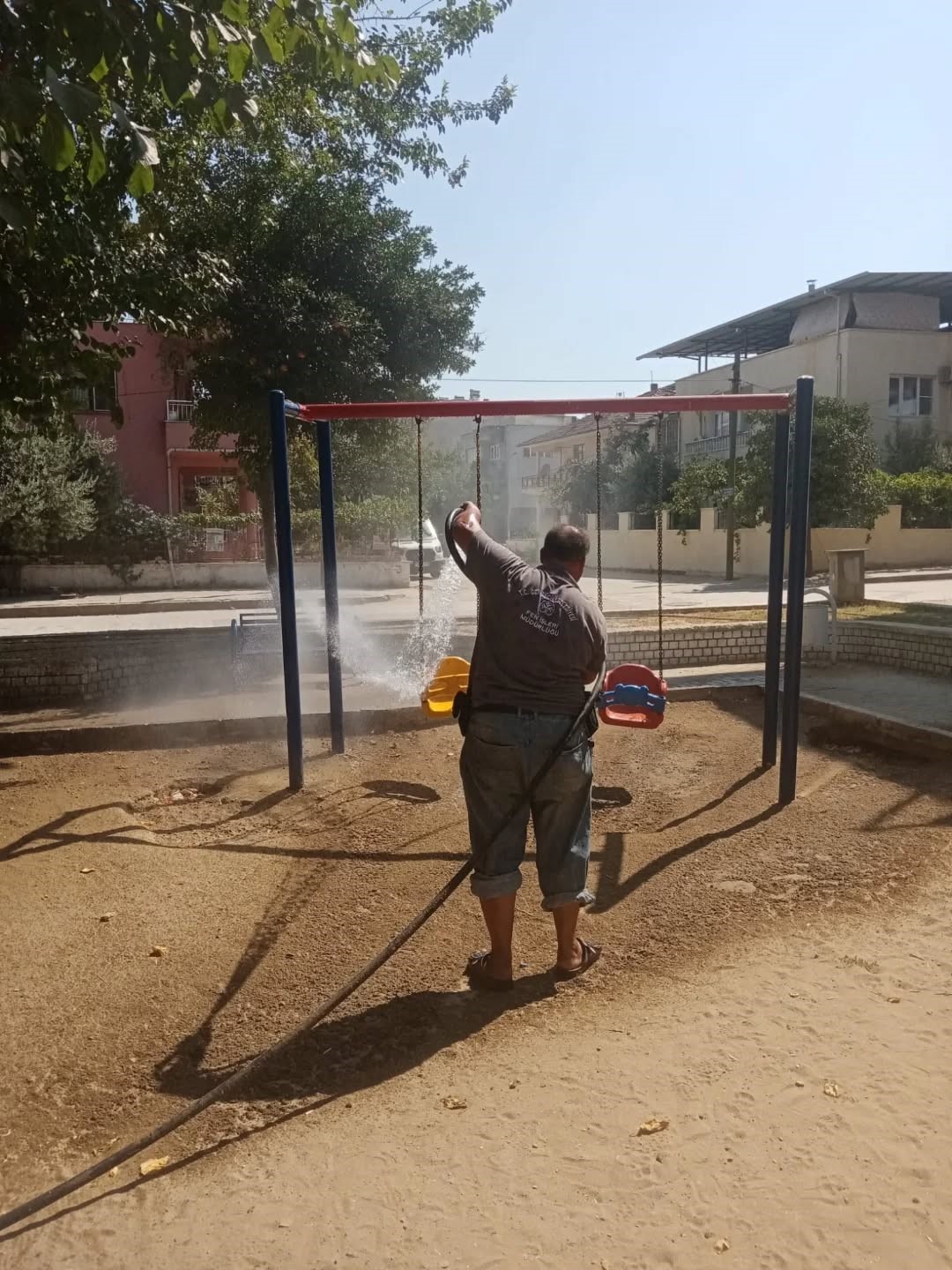 Germencik’te parklar dezenfekte edildi