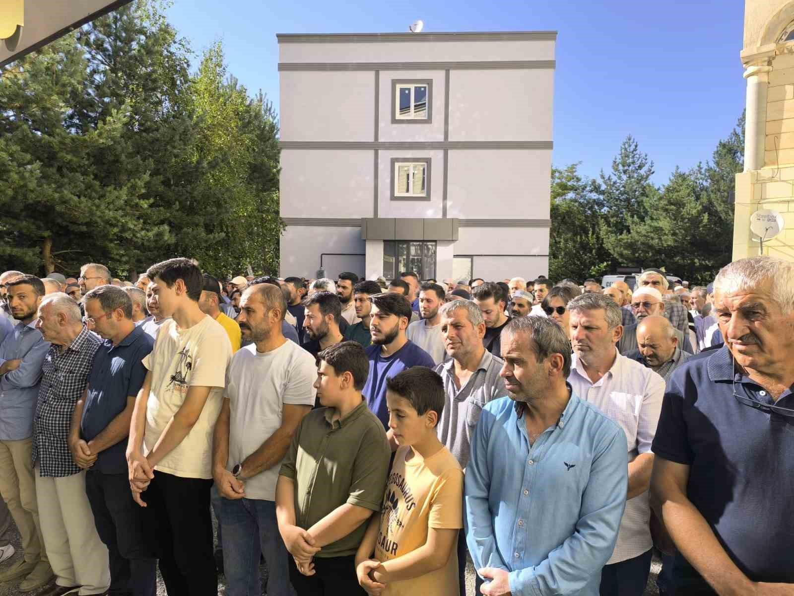 Turgut Güzel dualarla uğurlandı