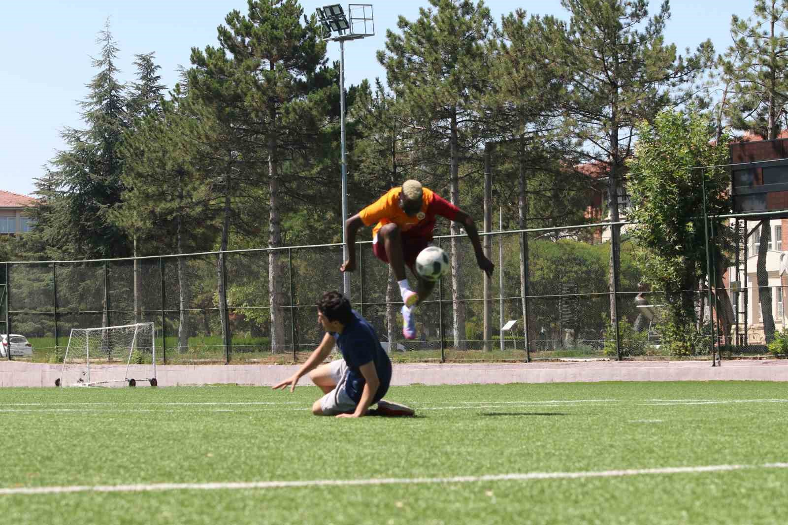 Osimhen’i Eskişehir’de gören şaşırıyor