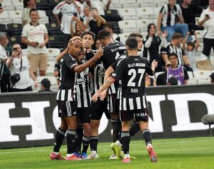Beşiktaş, UEFA Konferans Ligi’nde play-off’a yükseldi