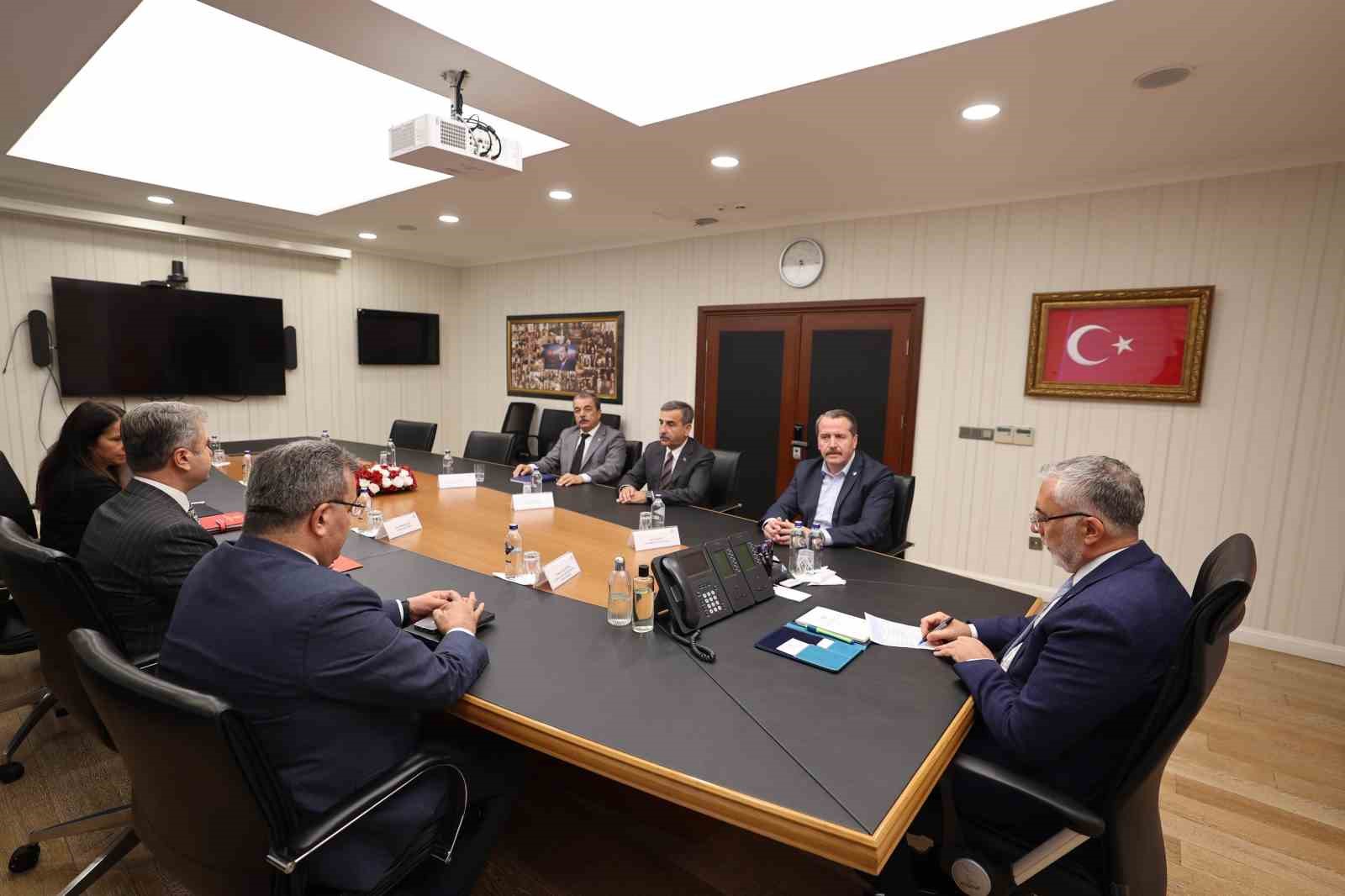 8. Dönem Toplu Sözleşme görüşmelerinde yeni gelişme: Hükümetin taban aylığına bin lira artış teklifi müzakere masasında değerlendirildi