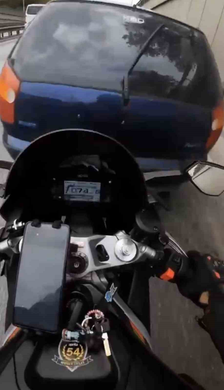 Motosiklet sürücüsünün ölümden döndüğü anlar kask kamerasında