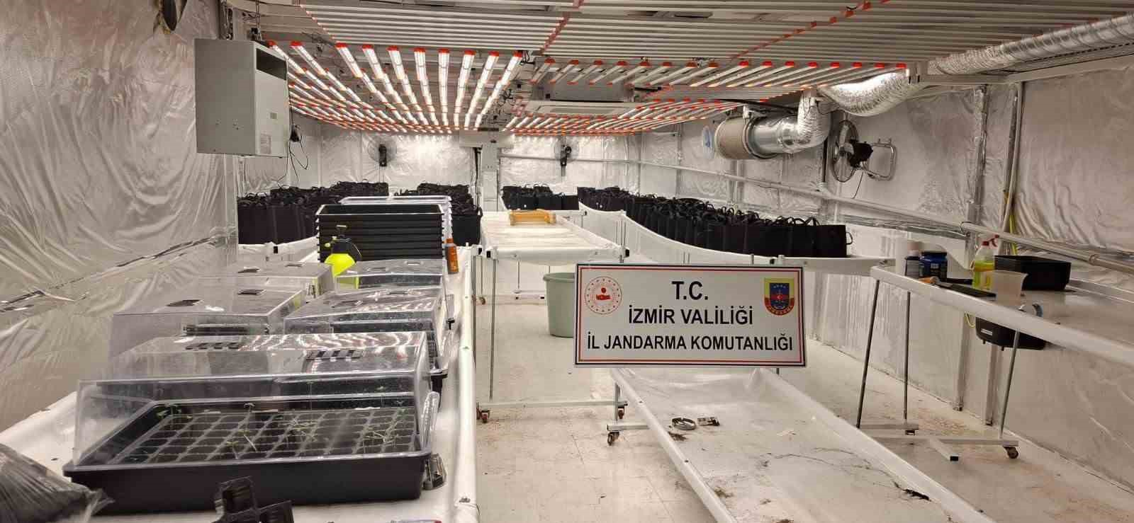 İzmir’de jandarma, uyuşturucu tacirlerine nefes aldırmadı: 87 şüpheli yakalandı