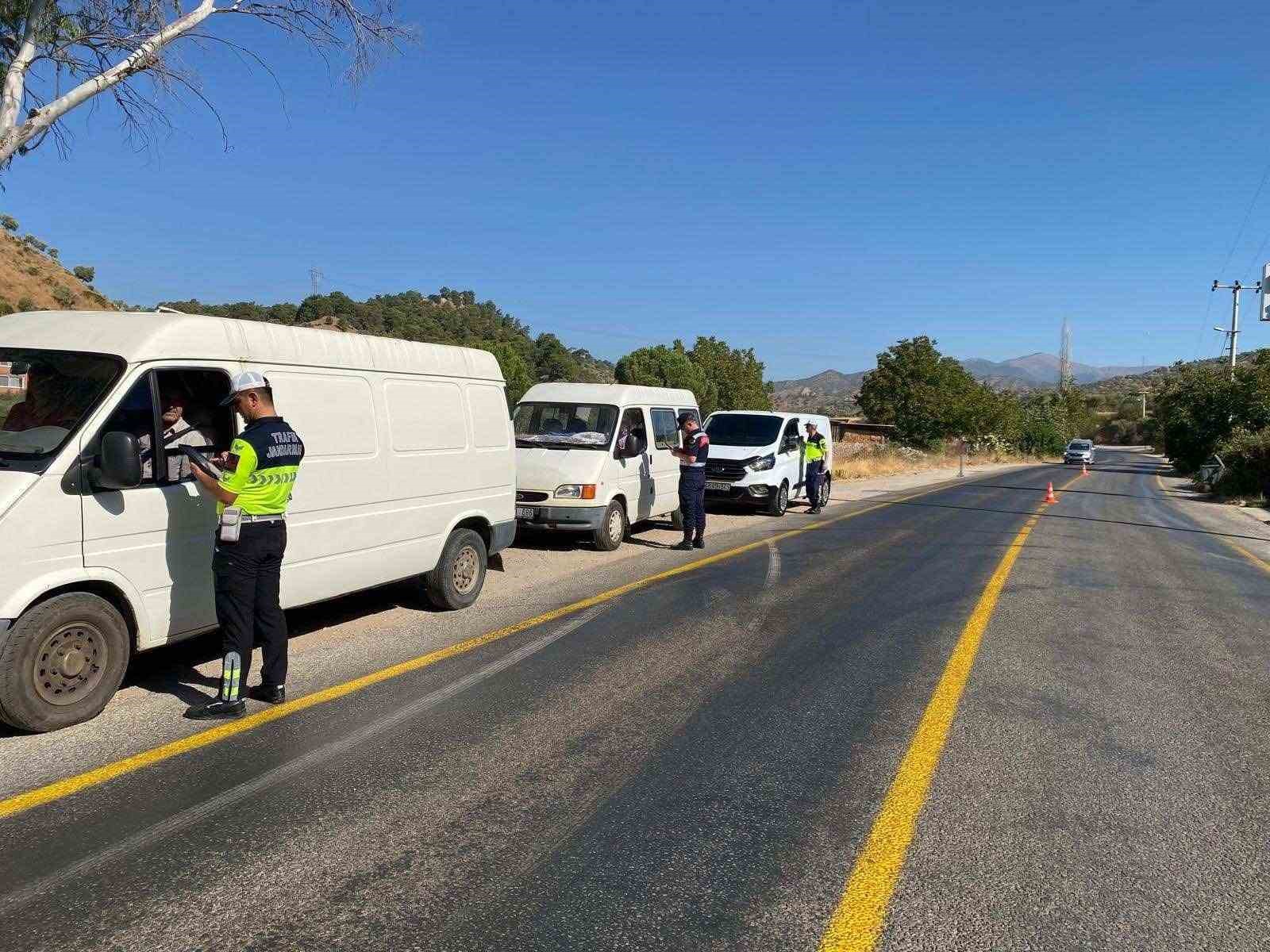 Jandarma Köşk-Ödemiş yolunda denetimleri sıklaştırdı