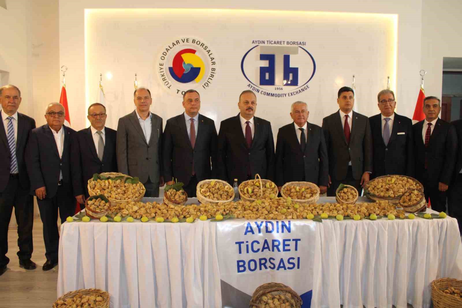 Aydın’da sezonun ilk kuru inciri 800 liradan satıldı
