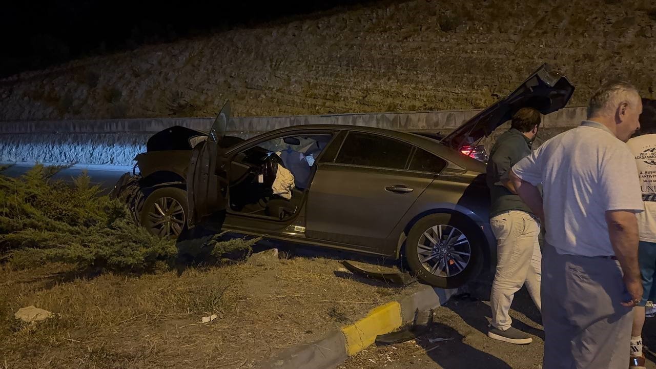 Ters yola giren otomobil, karşı yönden gelen başka araca çarptı: 1 yaralı