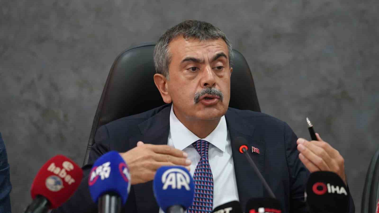 Milli Eğitim Bakanı Tekin’de CHP Genel Başkanı Özgür Özel’e şarkılı gönderme;