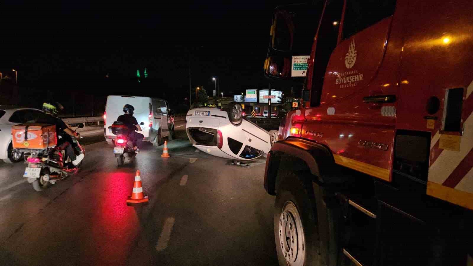 Şişli’de kontrolden çıkan araç kaldırıma çarparak takla attı
