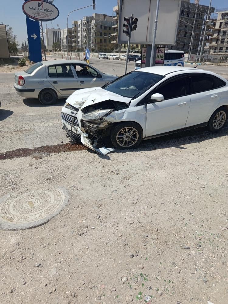 Antakya’da trafik kazası : 2 yaralı