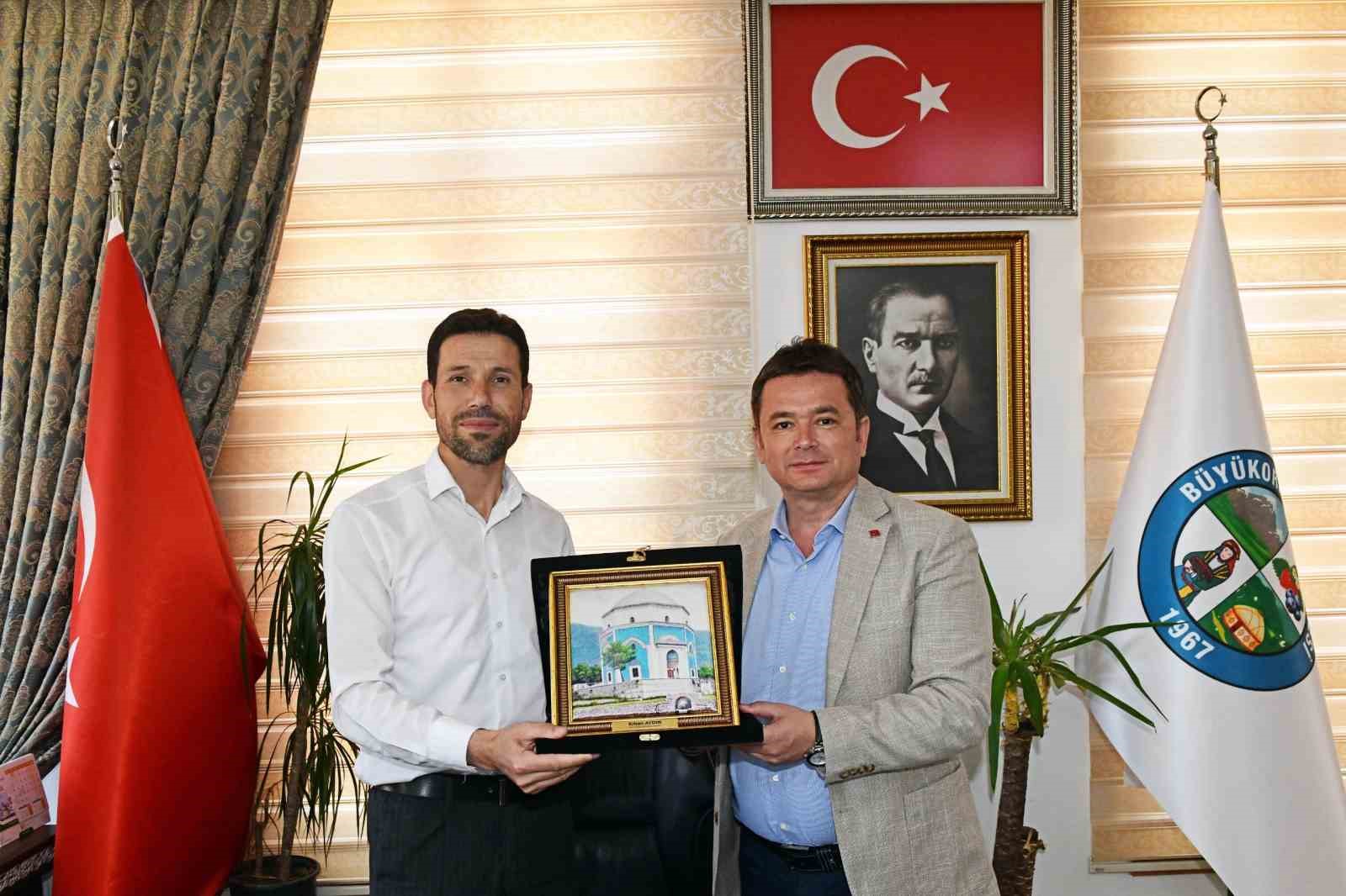 Başkan Erkan Aydın dağ yöresine çıkartma yaptı