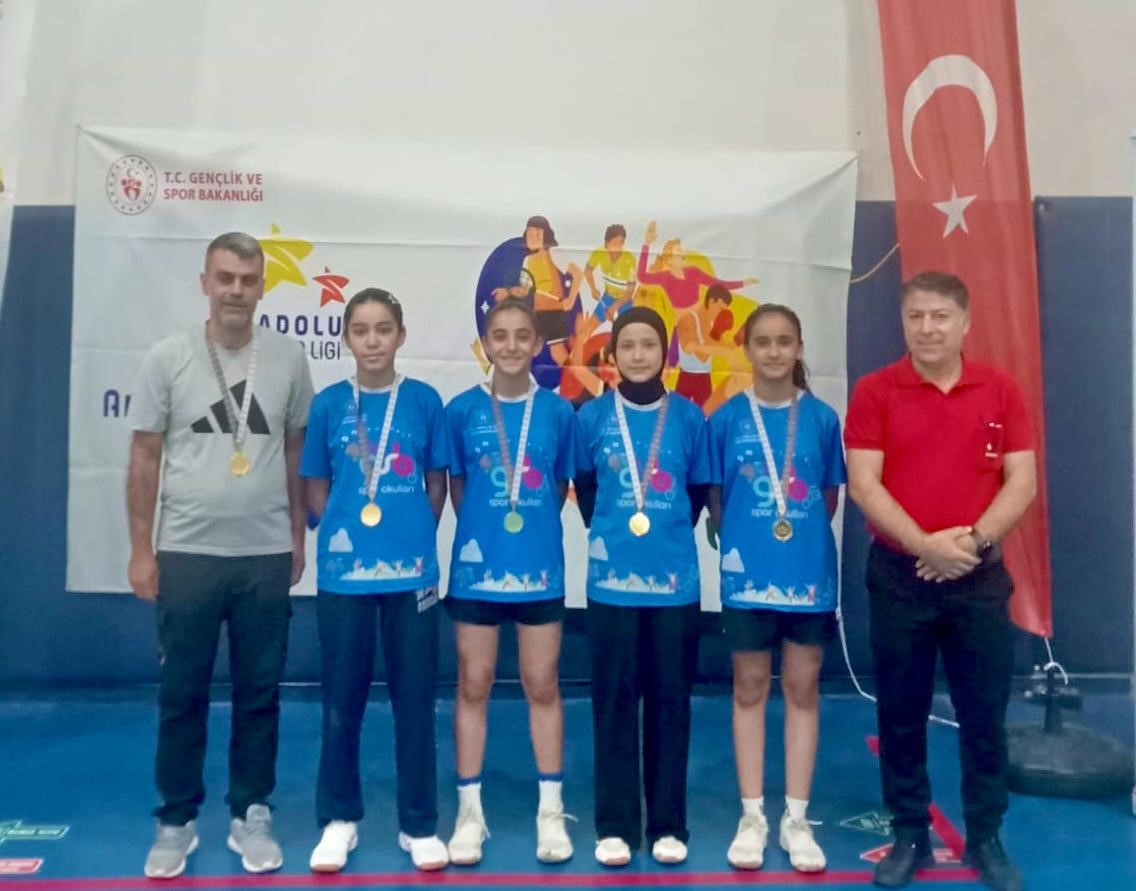 Elazığ badminton takımı büyük başarıya imza attı