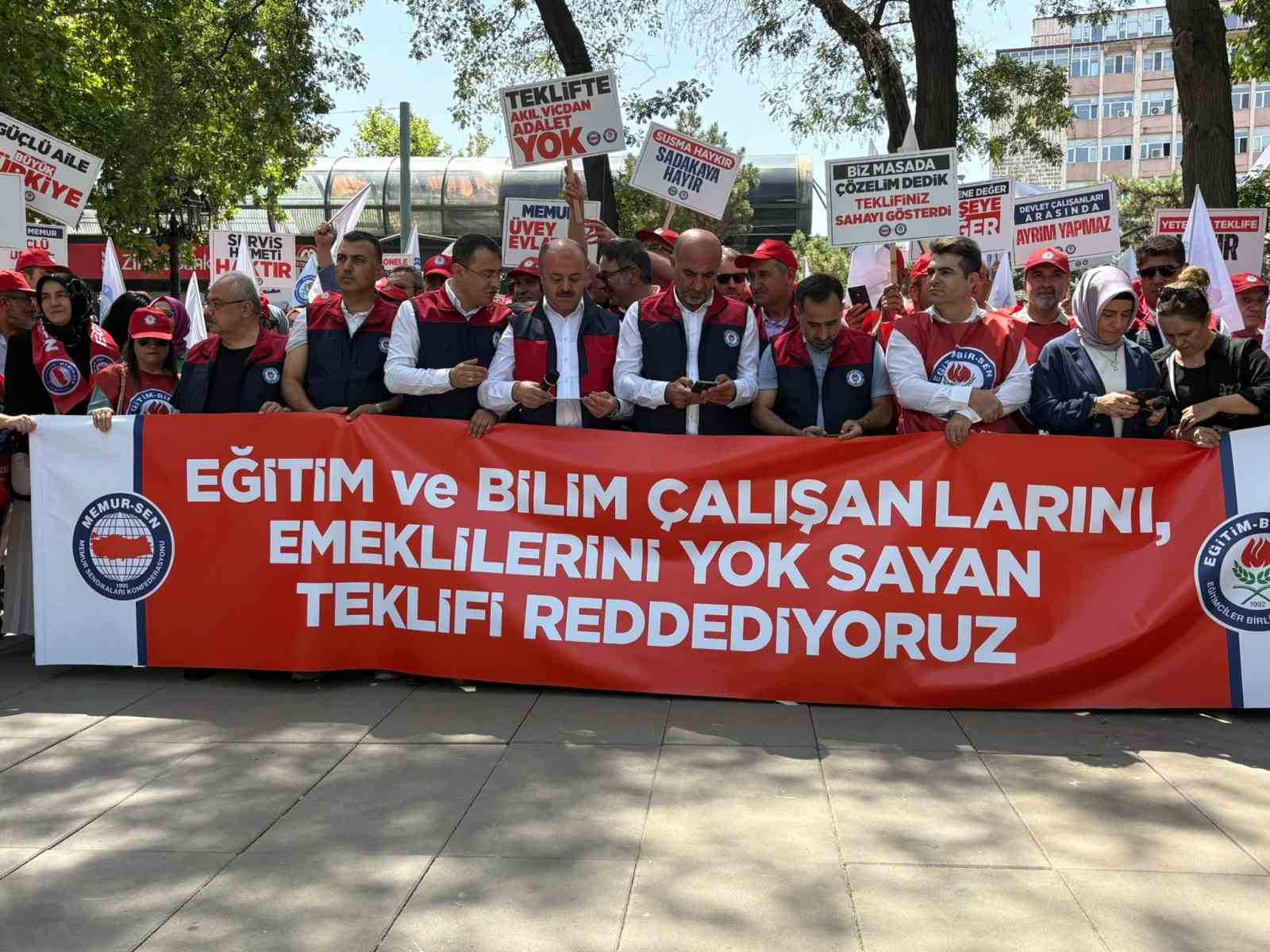 Eğitim-Bir-Sen’den 8. Dönem Toplu Sözleşme eylemi