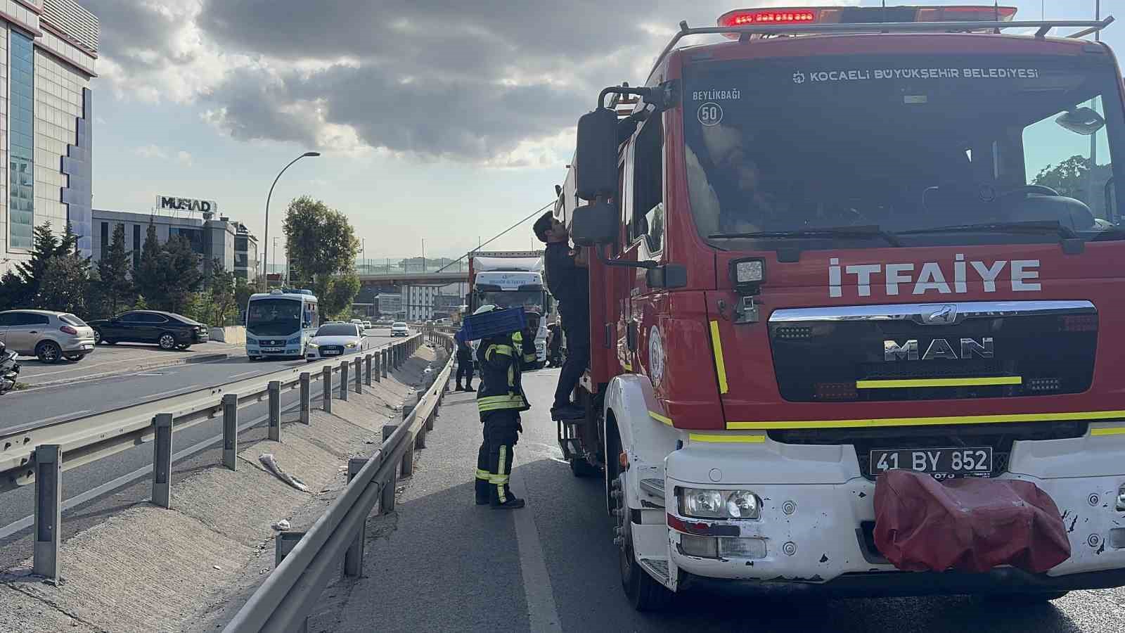 Seyir halindeki tırda yangın korkusu
