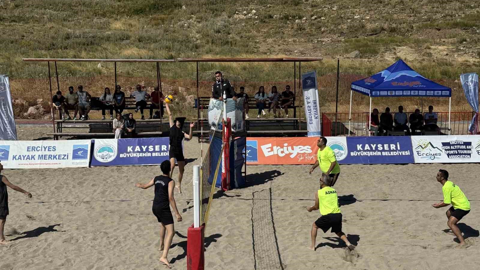 Erciyes’te ’En Havalı Voleybol Turnuvası’nda ilk düdük çaldı
