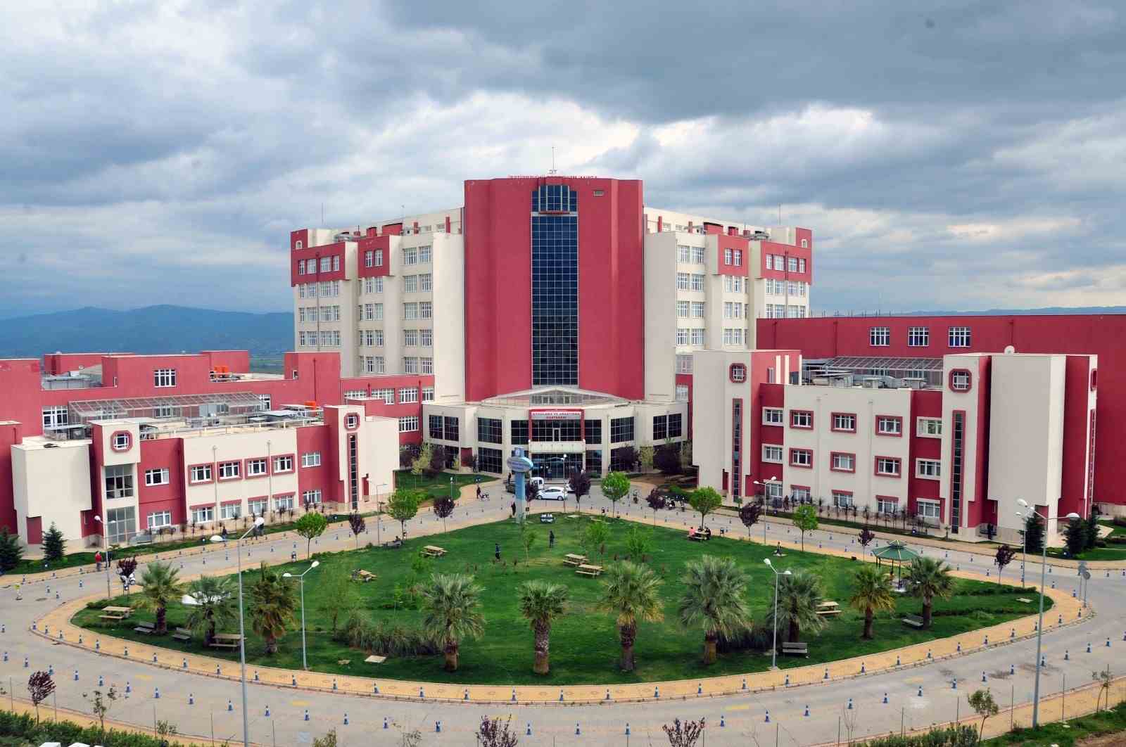 Tedavi hakkını hastanede değil, mahkemede arıyor