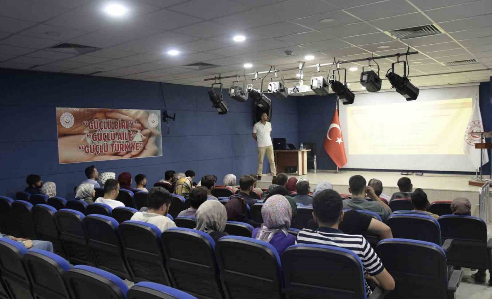 Muş’ta evlilik öncesi eğitimi verildi