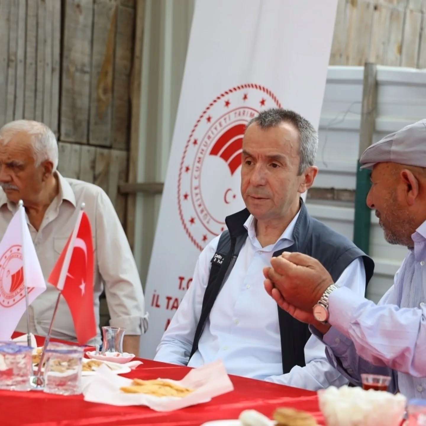 İl Müdürü Çetin Ayvalık, Çakırpınar köyü çiftçileriyle buluştu