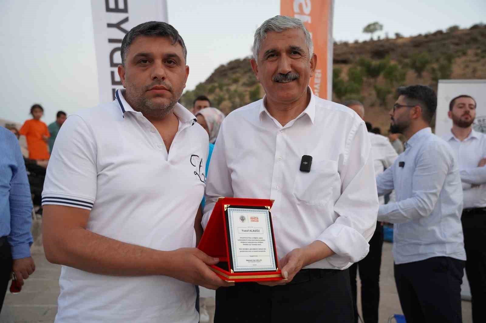 Başkan Hallaç, Cendere Köprüsü’nde gençlerle geleceği konuştu