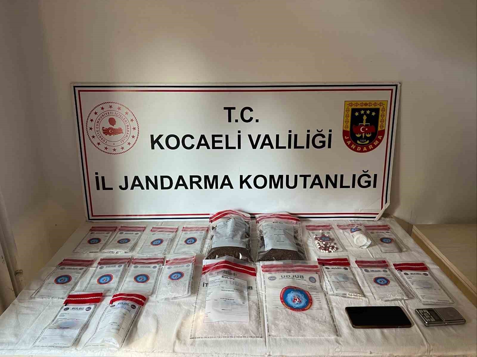 Kocaeli’de 114 adet sentetik ecza ele geçirildi: 2 tutuklama