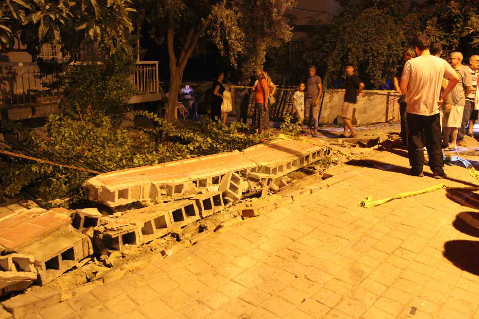 Minibüs ile otomobil çarpıştı: 11 yaralı