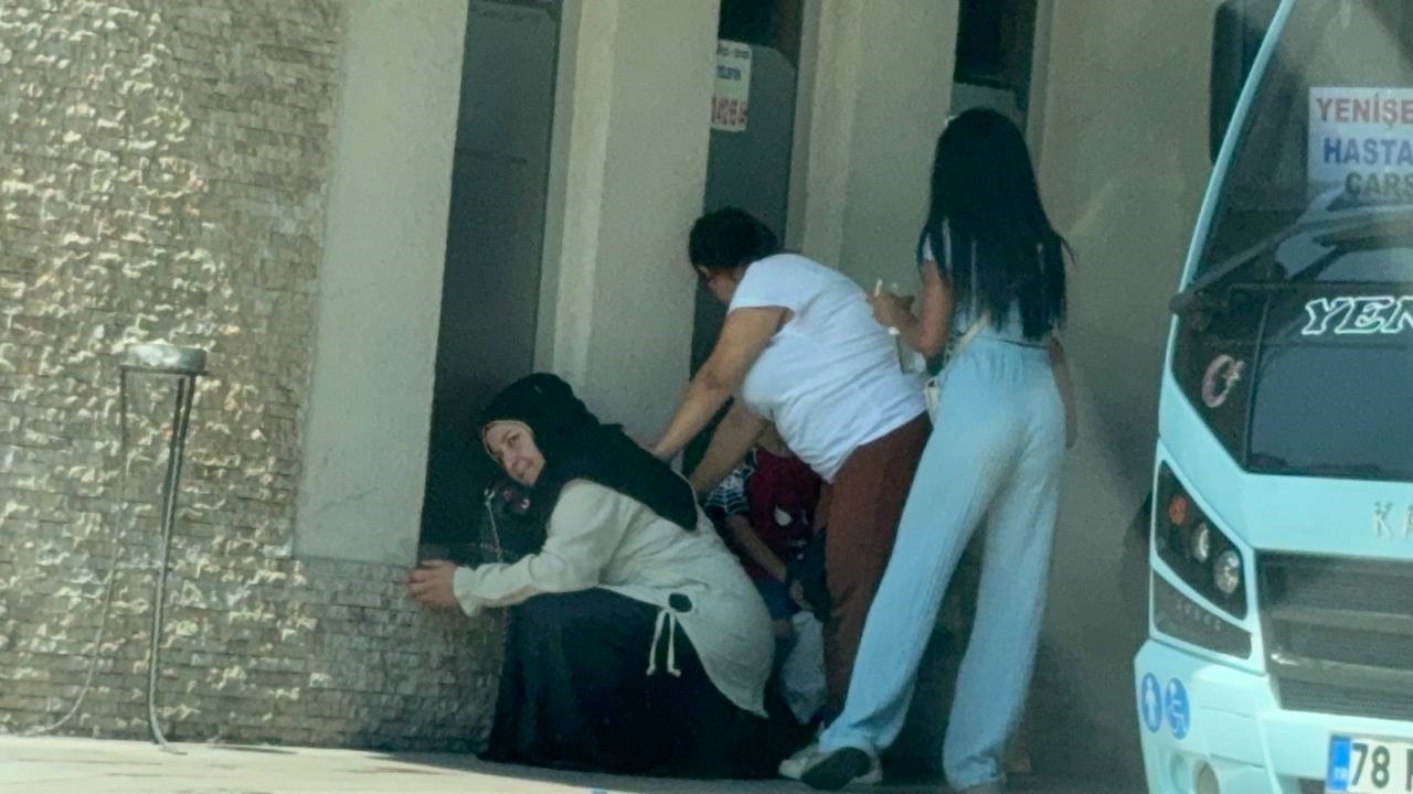 Karabük’te uçan tekmeli ve bıçaklı kavga: 2 yaralı